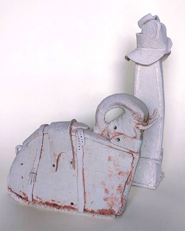 Bishop No:2, 2023, Stoneware, 1240°, 18 x 21 x 8 cm / 29 x 8 x 9 cm.