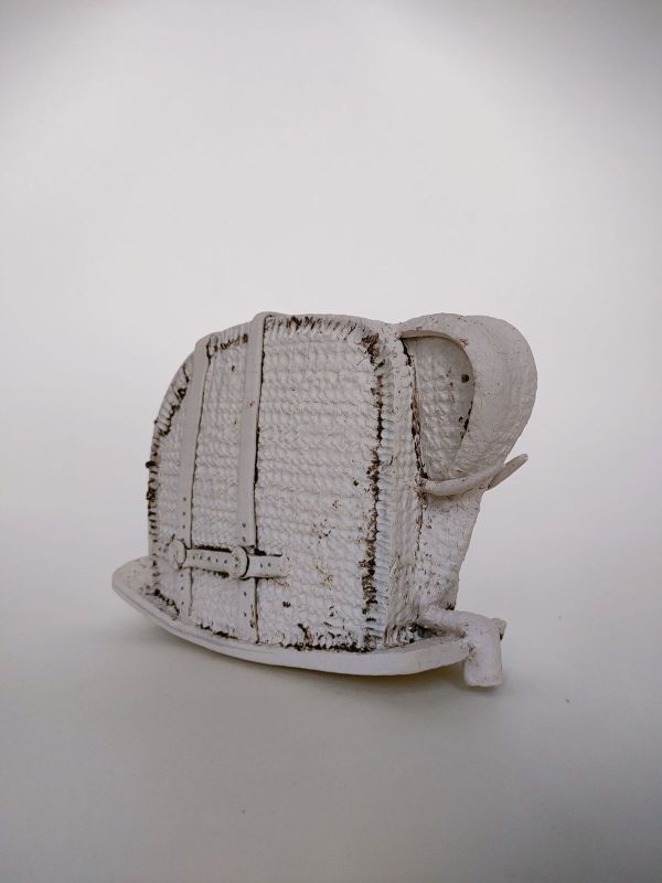 Bishop No:6, 2023, Stoneware, 1240°, 12 x 17 x 6 cm.