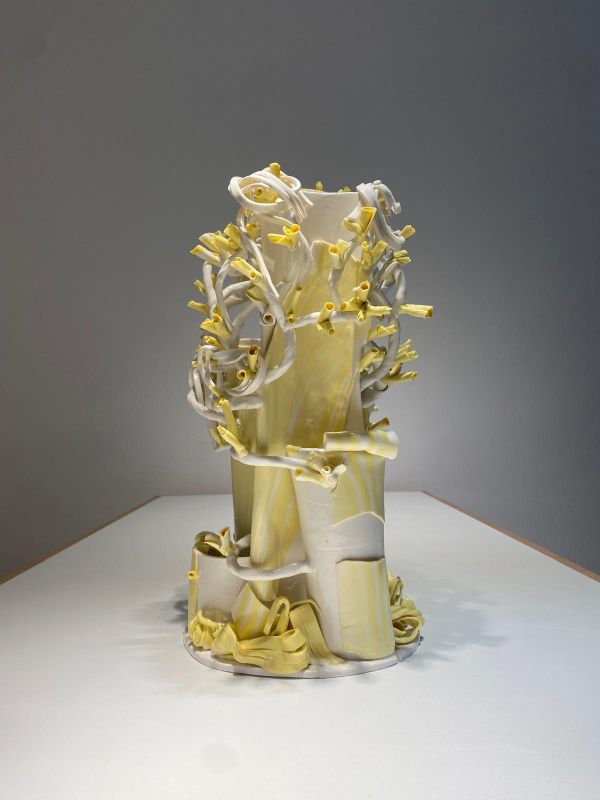 Sar Sarmala 1, 2025, Colored porcelain, 1230 degrees, hand-shaped and plate technique, h: 48cm çap: 30cm